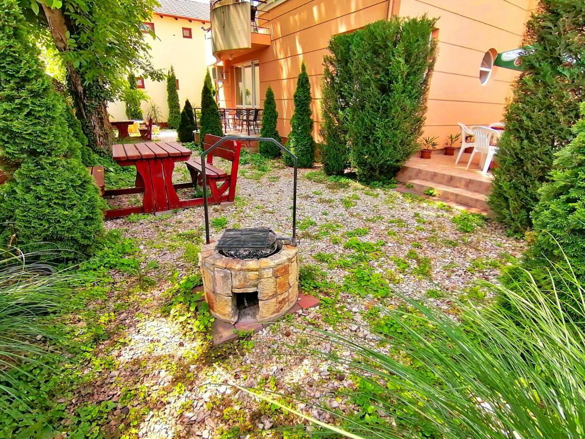 Villa Aida Apartman Hajduszoboszlo Exterior foto